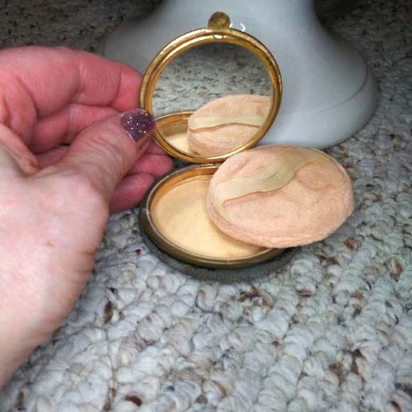 Antique Early 1900's Needlepoint Top Mini Compact & Kiss-Lock Top Coin Purse - Picture 5 of 6